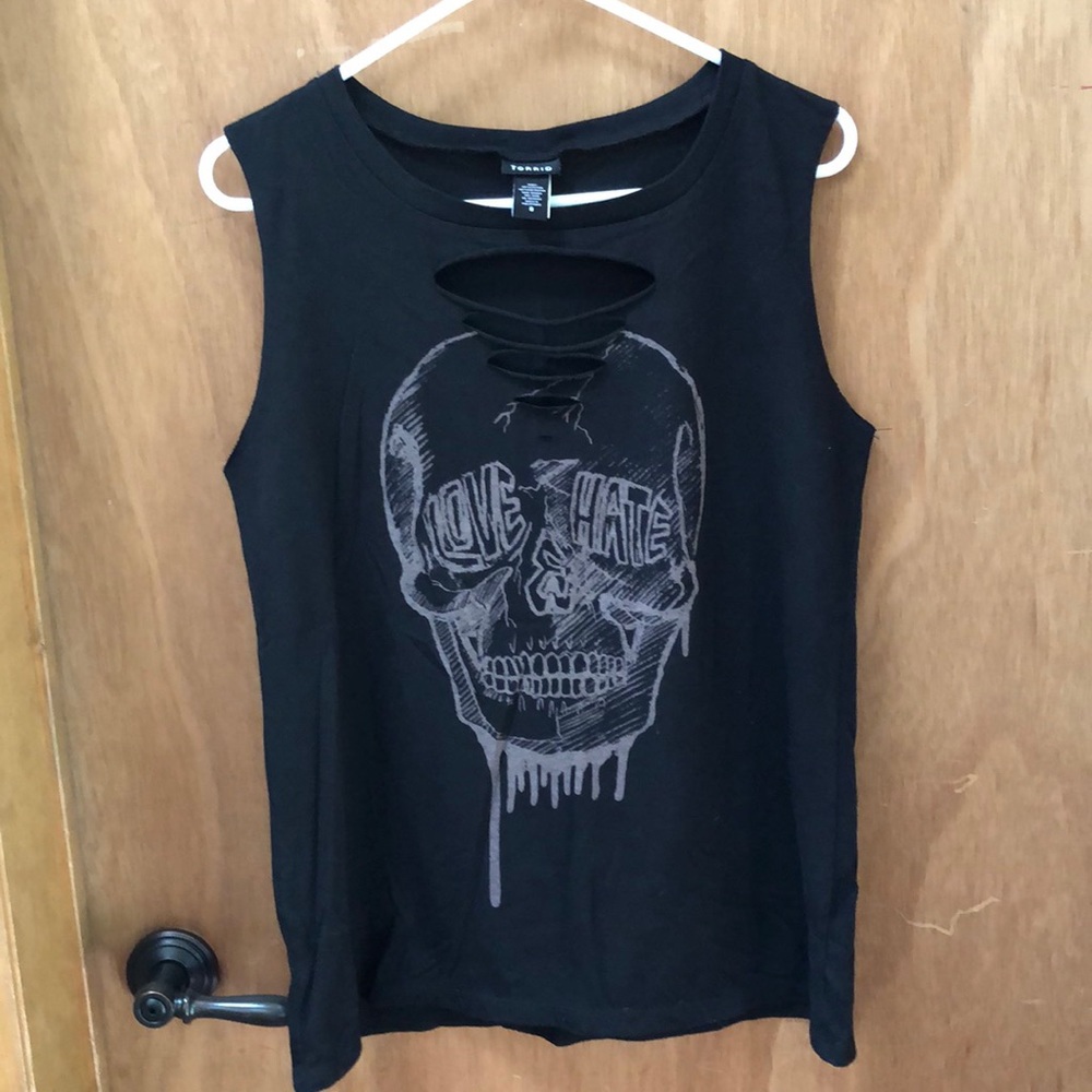 Torrid tank top with skull